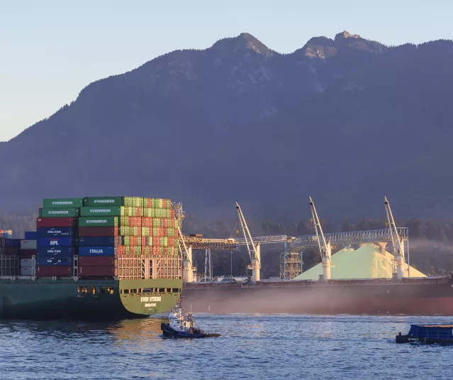 Cargos et terminaux du Port de Vancouver